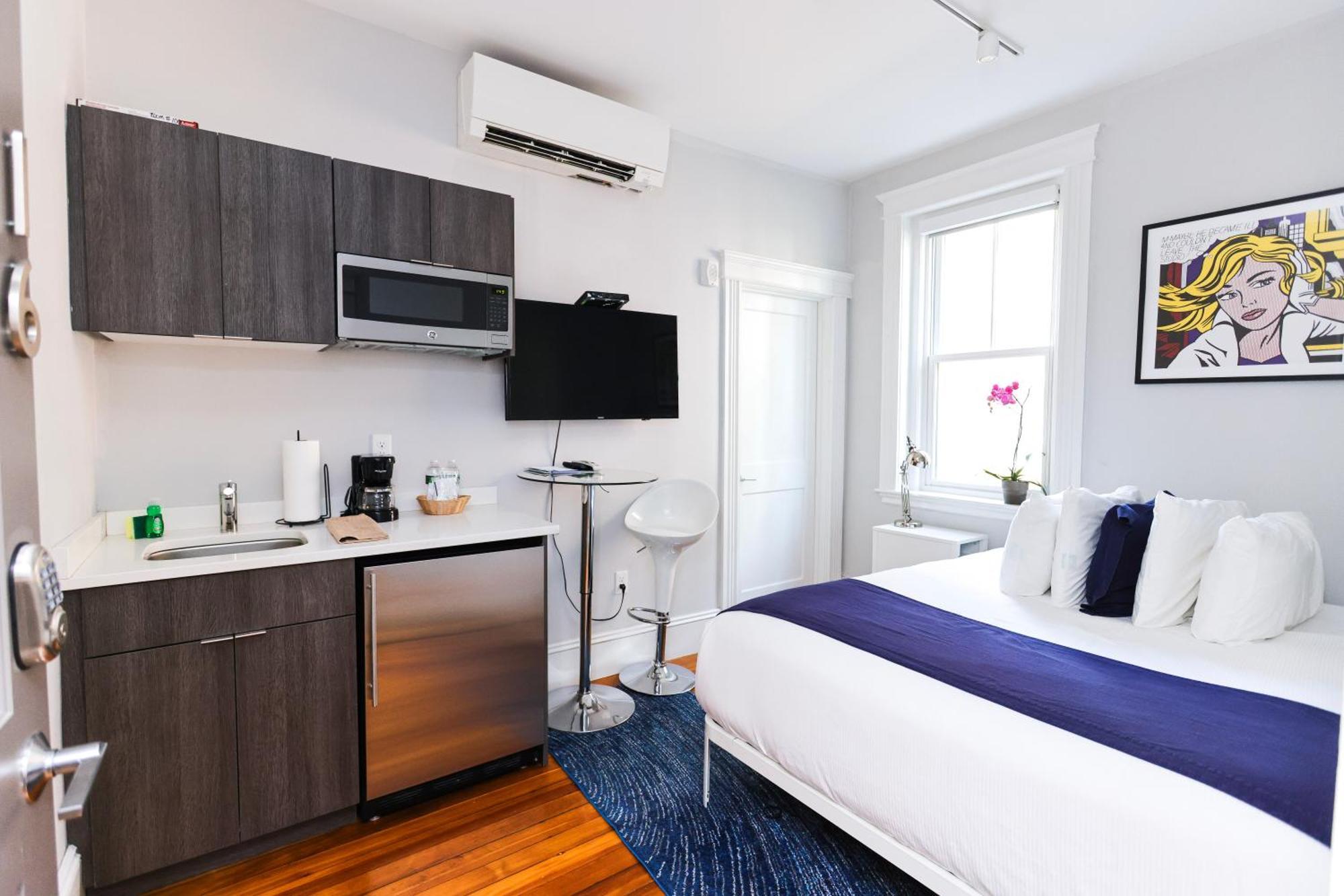 A Stylish Stay W/ A Queen Bed, Heated Floors.. #26 Brookline Buitenkant foto