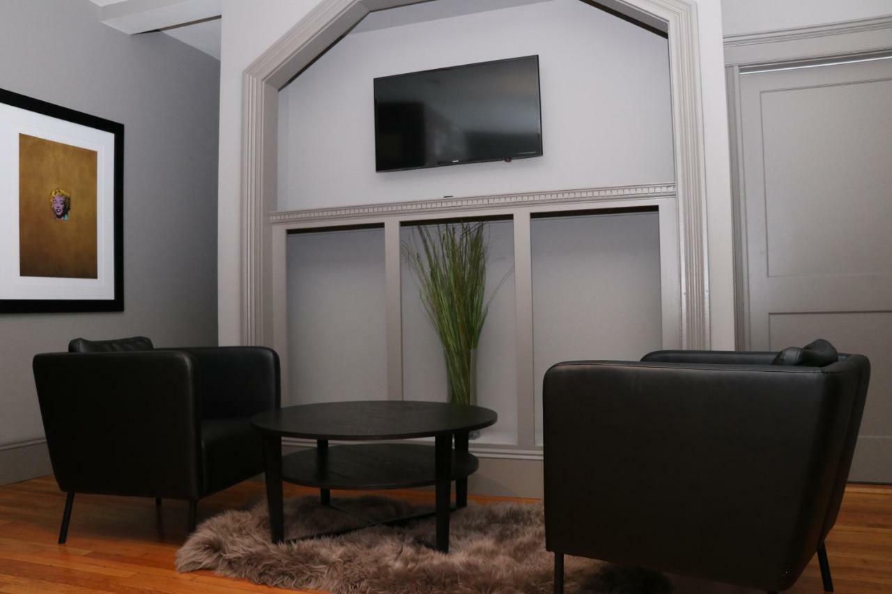 A Stylish Stay W/ A Queen Bed, Heated Floors.. #26 Brookline Buitenkant foto